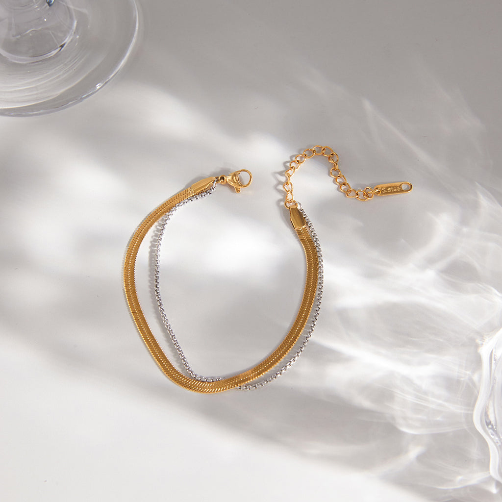 Contrasting-width two-tone chain bracelet
