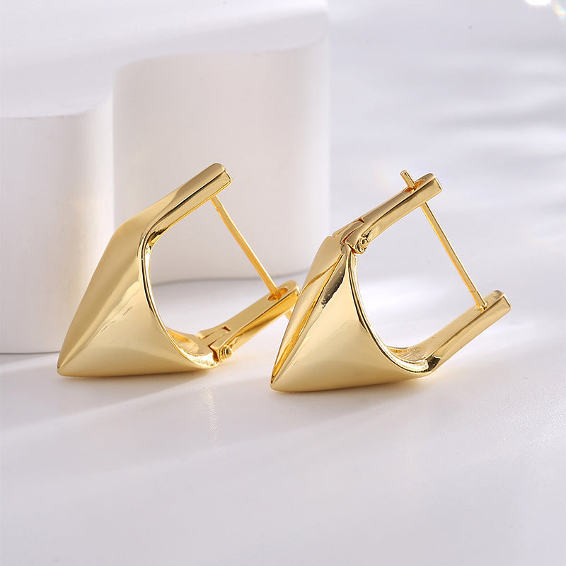 side view of polished pyramid huggie earrings and hinged closures