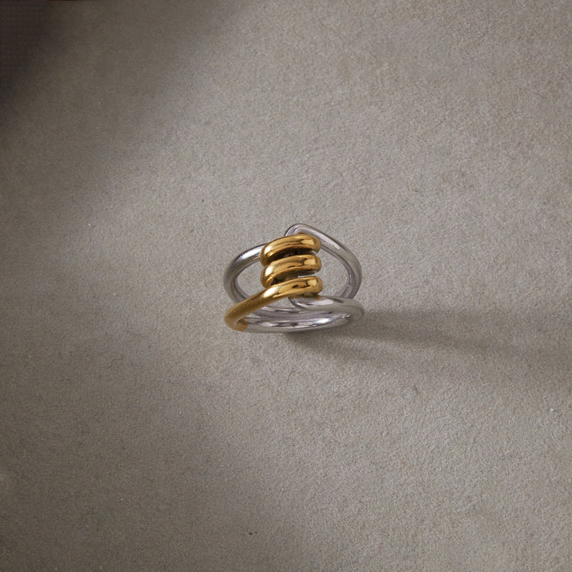 Two-tone interlinked ring on a textured surface