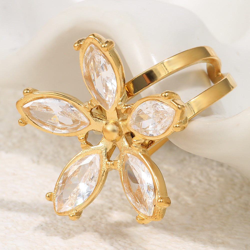 side view of the split-band clear-stone flower ring