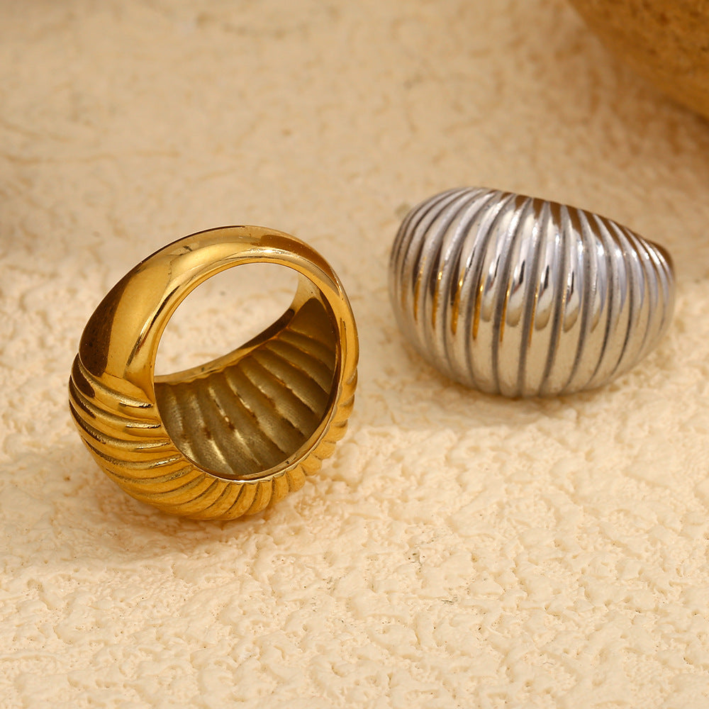 rear view of the substantial closed band on the ribbed dome ring