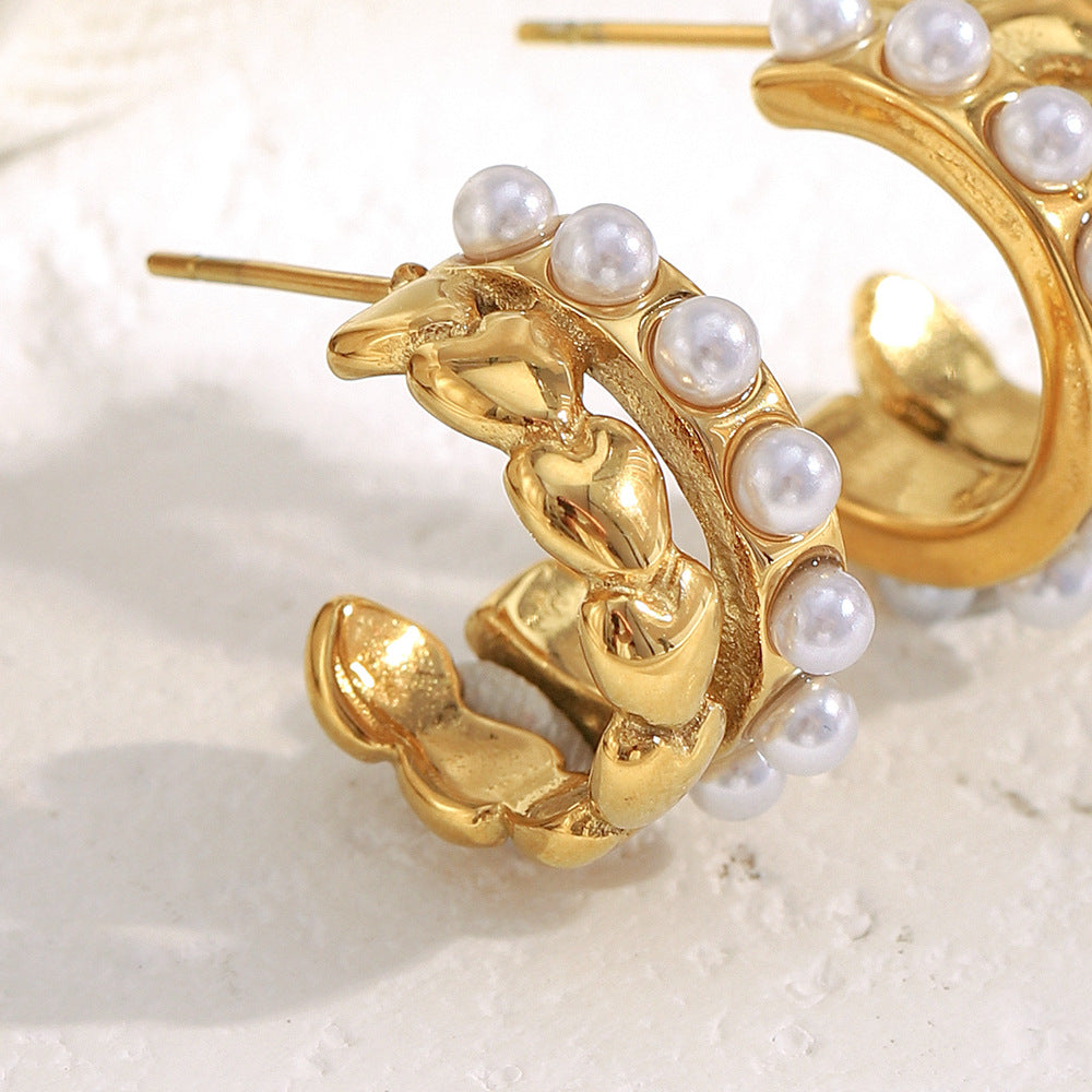 post-back and sculpted heart-link details of pearl-trim hoop earrings