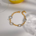 Oval link chain bracelet arranged in a circle