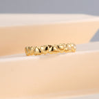 front view of the rounded heart pattern around the ring band