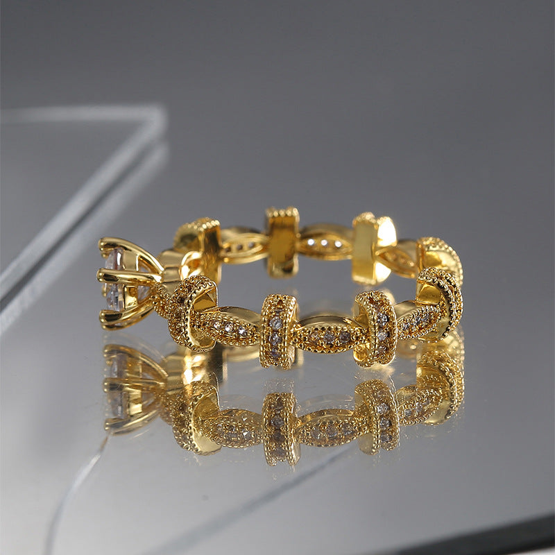 side view of six-prong zirconia setting and open link details