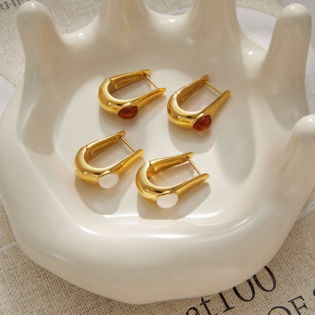 Two resin color options displayed on a white tray