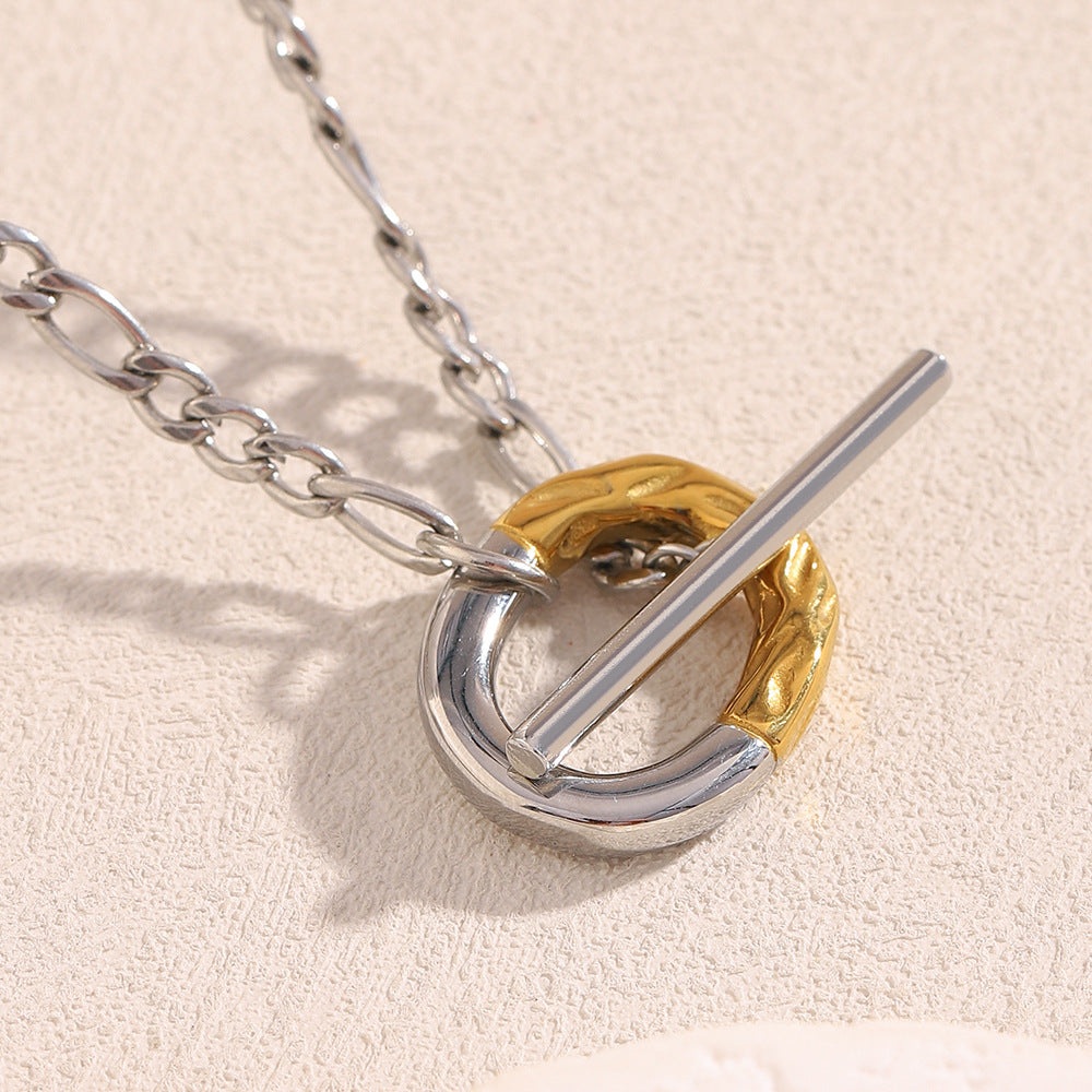 close angled view of the oval ring and bar toggle detail