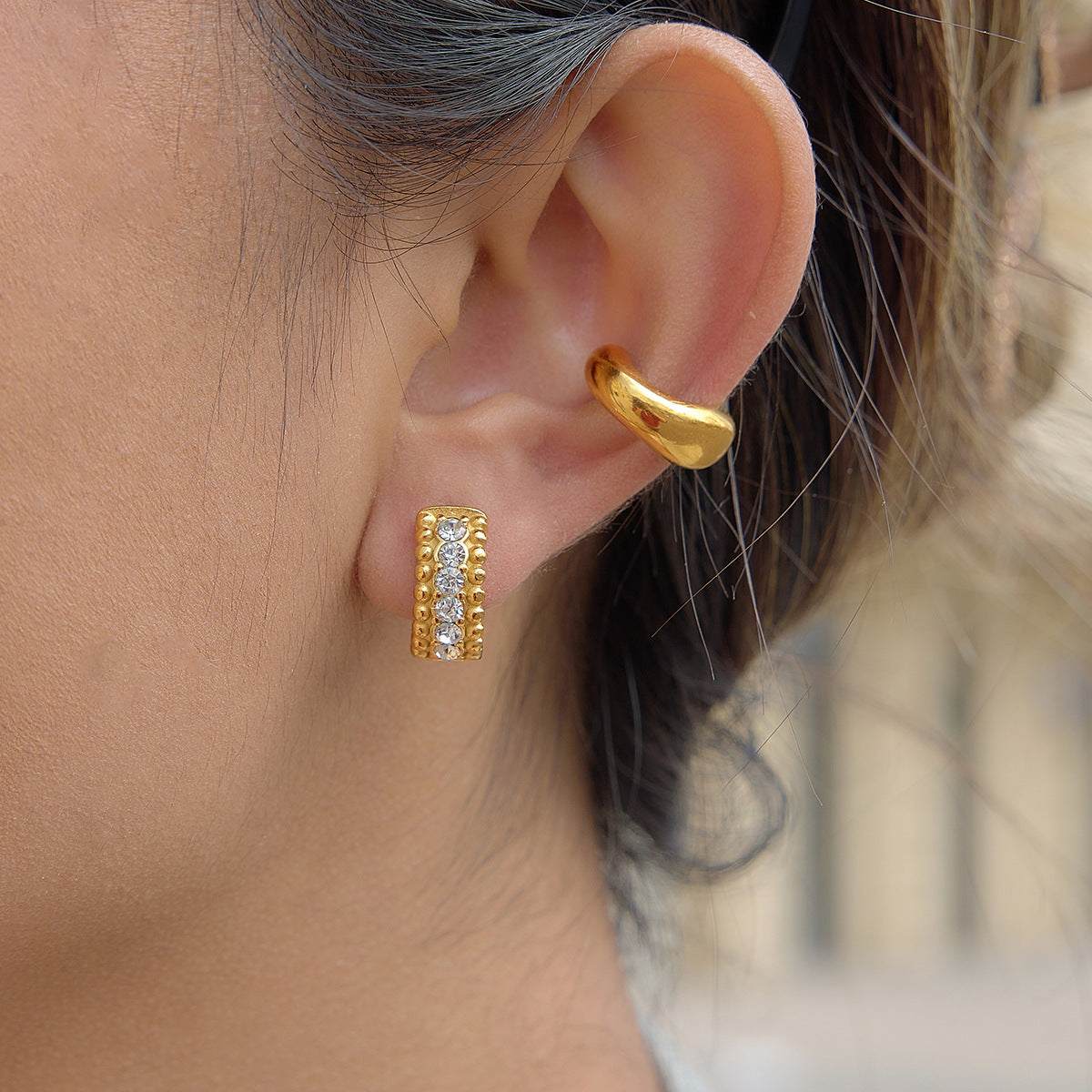 Compact beaded-edge hoop shown on a model