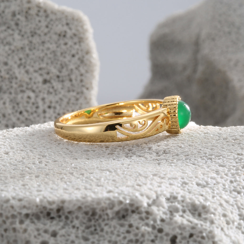 side profile showing the open filigree ring shoulders