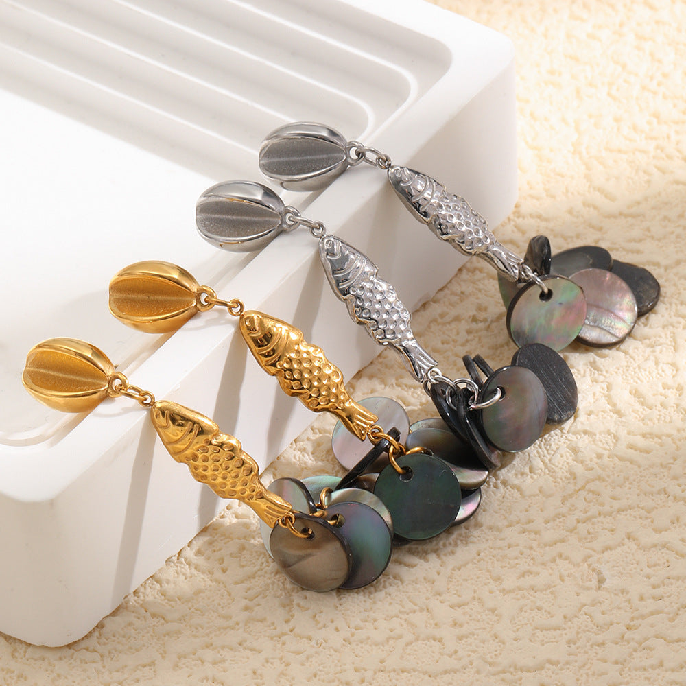 Fish earrings showing clustered dark shell discs