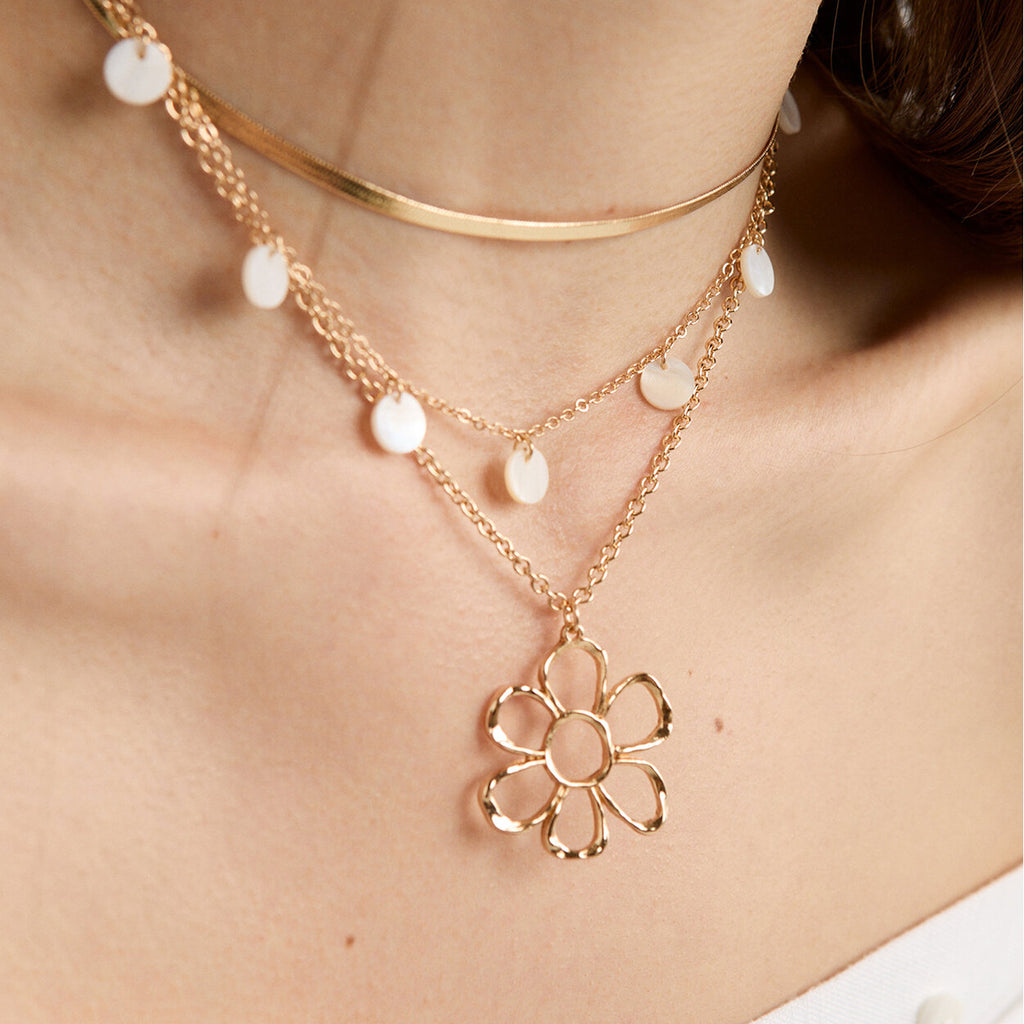Flower necklace reference worn from the same design family