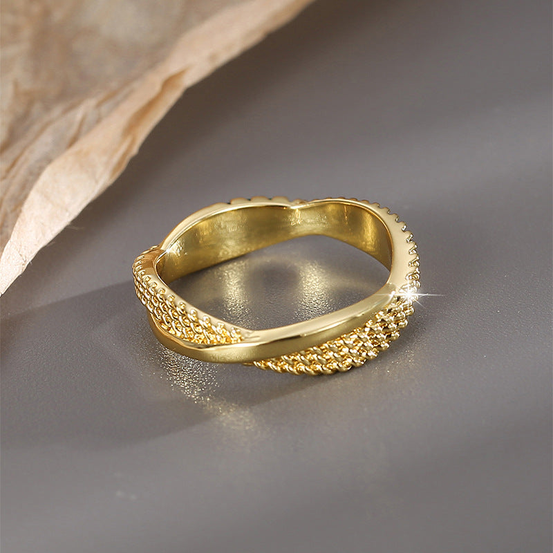 rear view of smooth back band on textured crossover ring