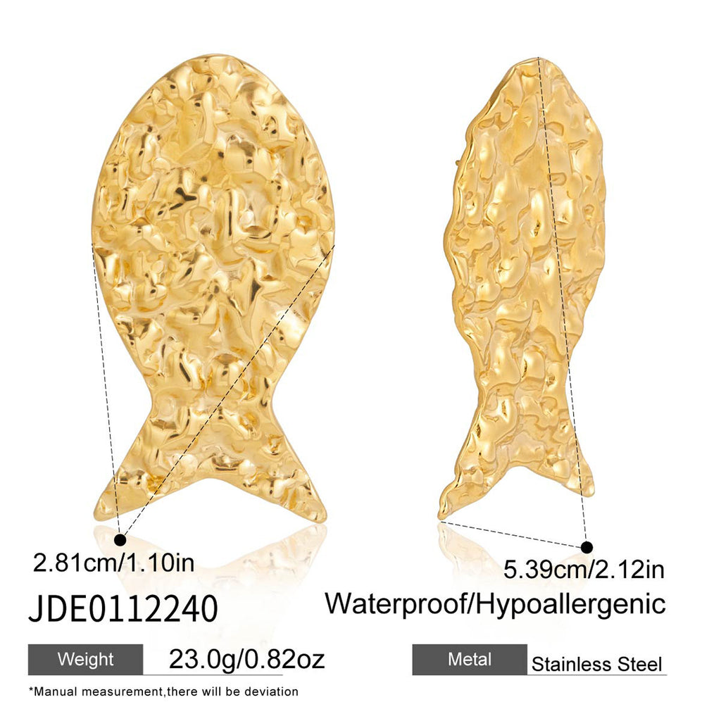 Fish earring with scale texture and dimensions