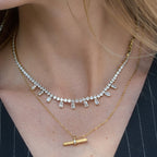 Center-accent T-bar necklace in layered styling