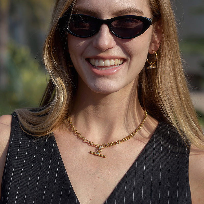 T-bar chain necklace worn at the collarbone
