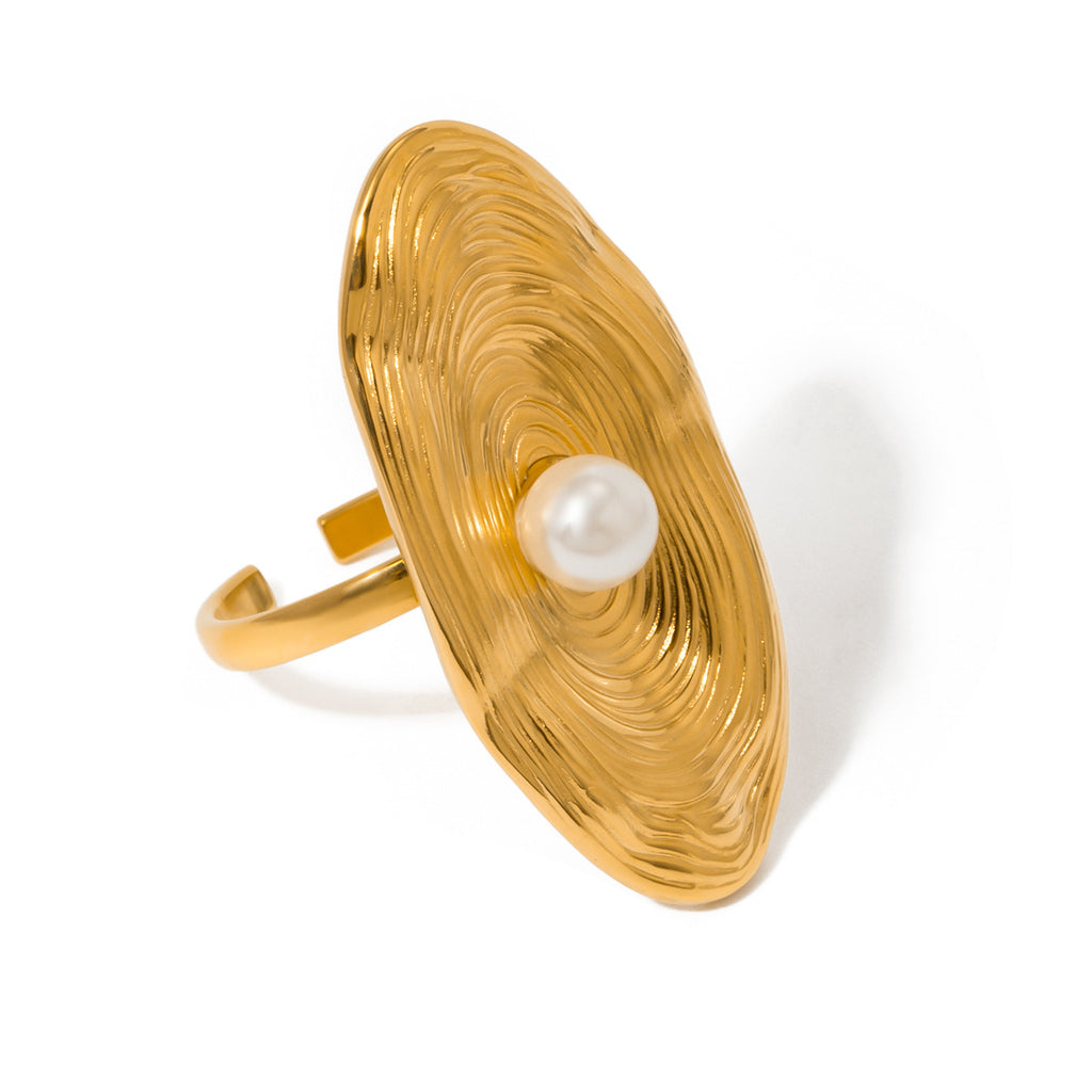 Isolated oval disc ring with pearl-look accent