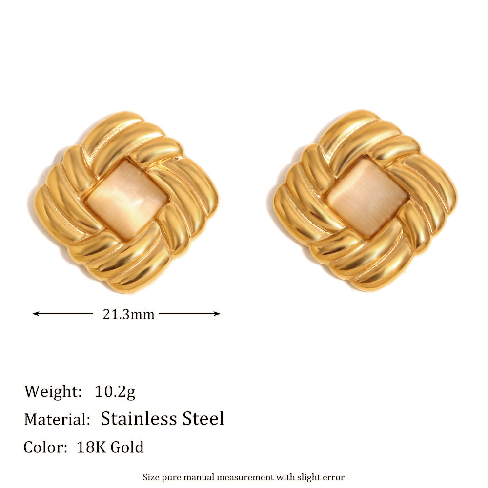 21.3 mm cat's-eye effect stud earrings with weight details
