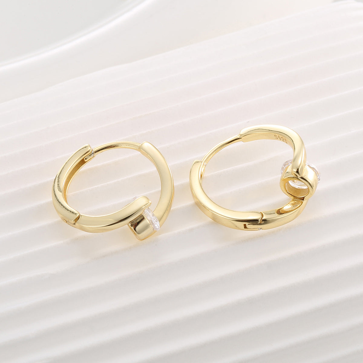 Gold Plated 925 Sterling Silver Round Zirconia Twist Hoop Earrings — back of hoops and settings
