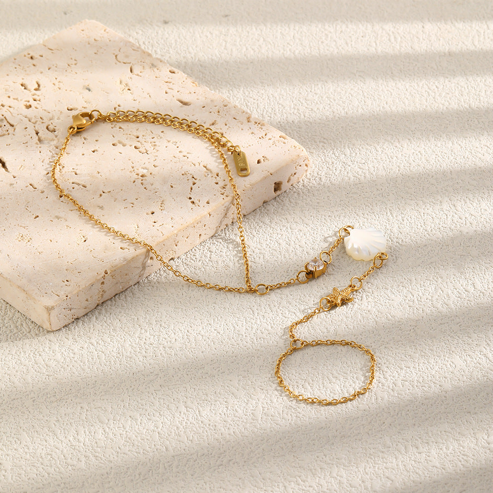 Fine ankle chain and toe loop with a white decorative accent