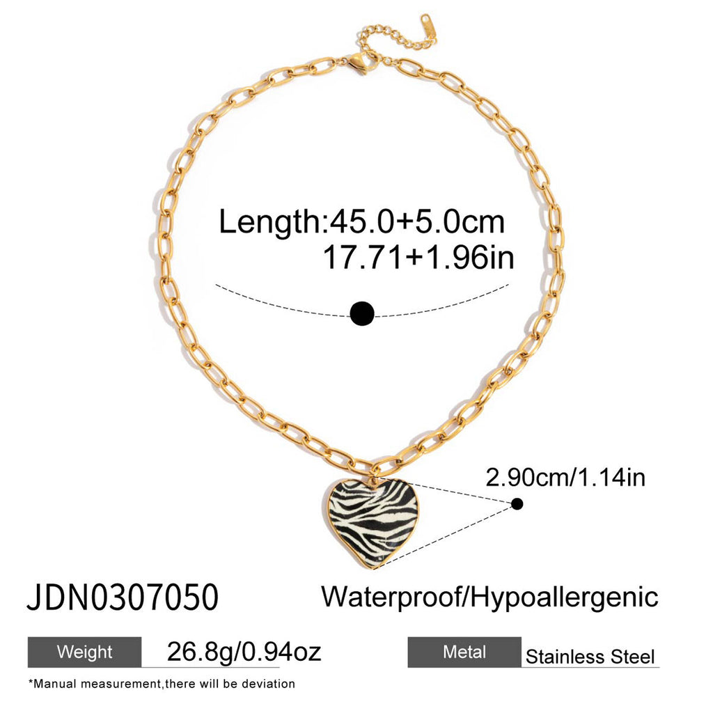 Brown heart pendant necklace specification view