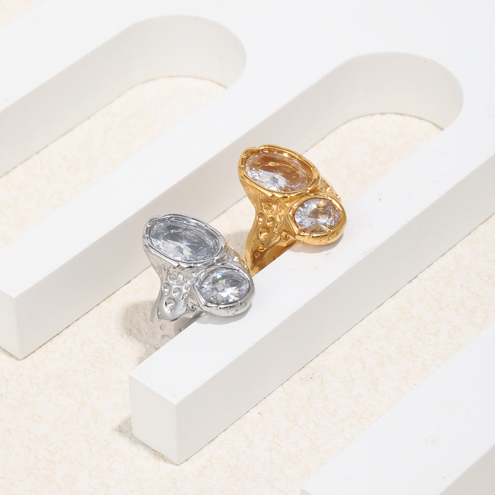 angled view of the oval and round clear stone ring settings