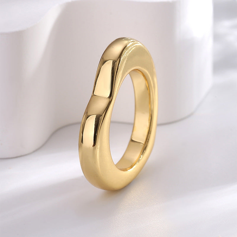 side profile of polished stone-free heart outline ring