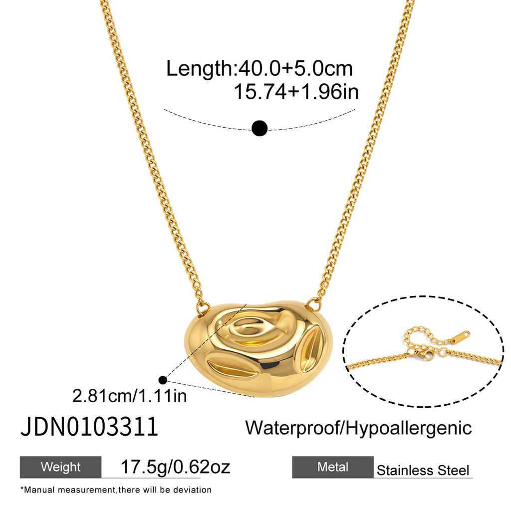 Pendant width necklace length and clasp detail