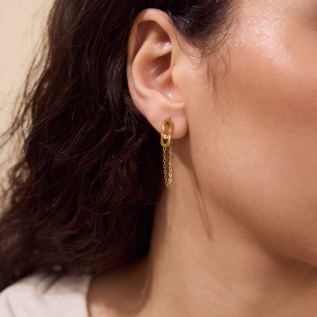 Fine-chain link earring worn on the ear