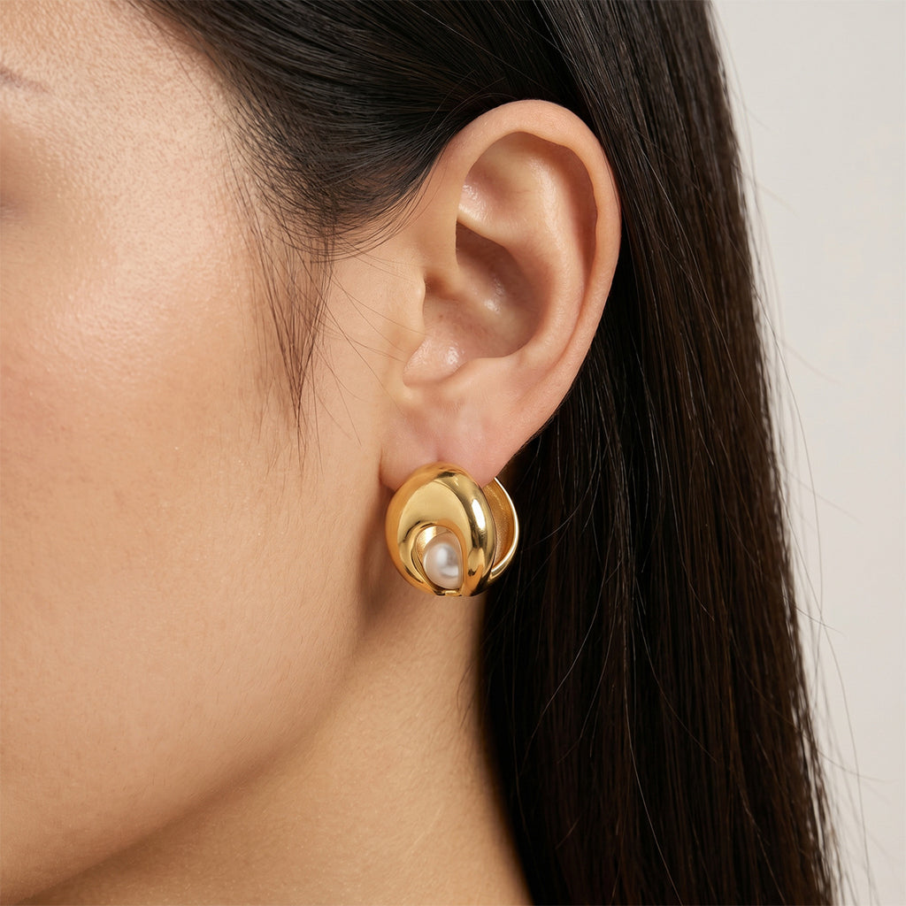 Rounded pearl-look hoop earring worn in profile