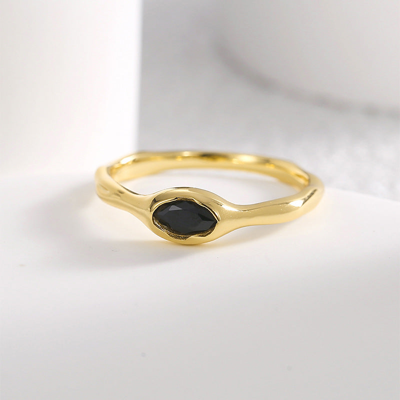 side profile of the minimalist black stone bezel ring