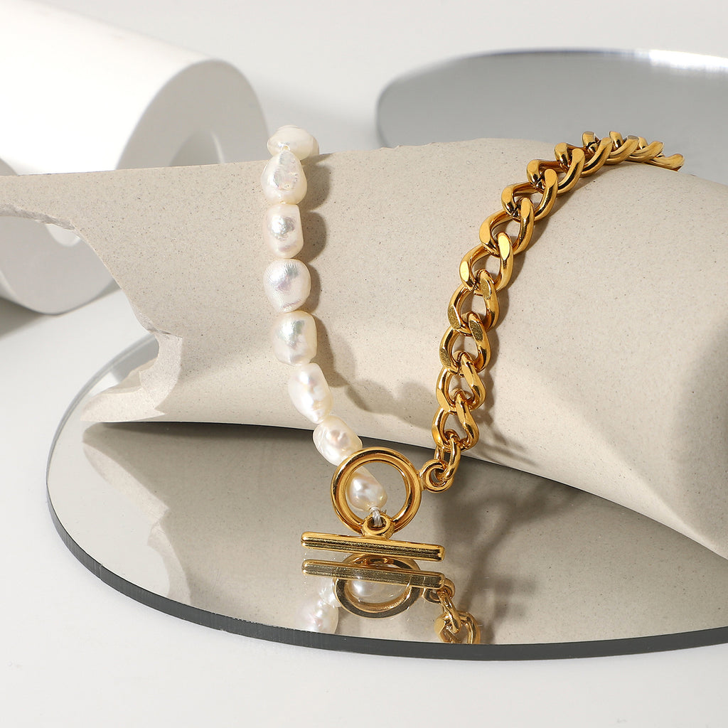 Close-up of the toggle fastening and contrasting necklace sections