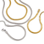 Close view of rounded chain textures and lobster clasps