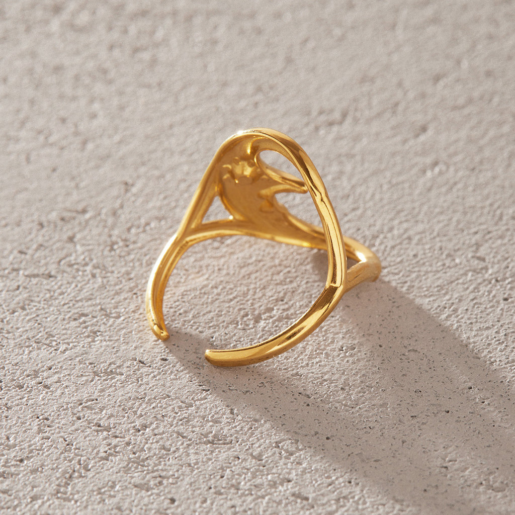 Side and back of the open moon-face ring