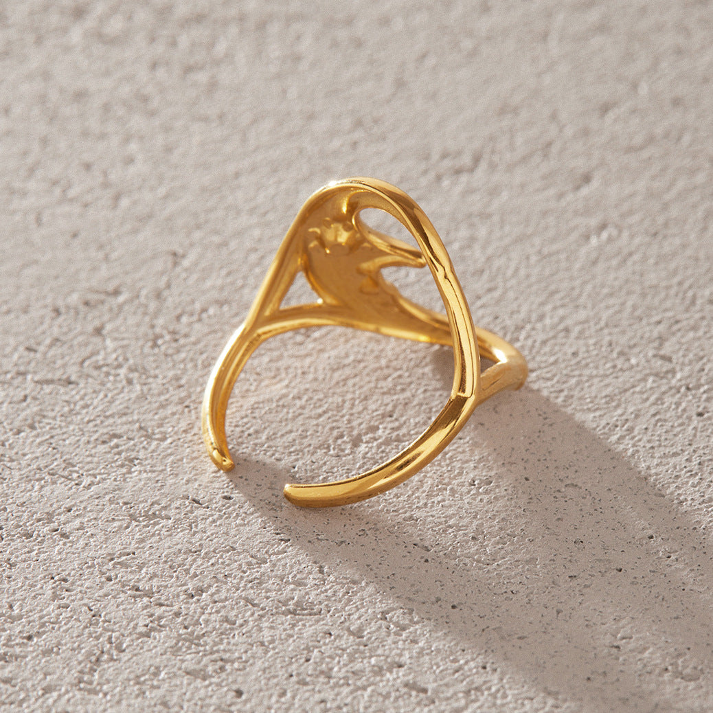 Side and back of the open moon-face ring