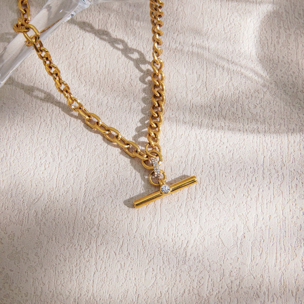 Curb and elongated links with T-bar pendant