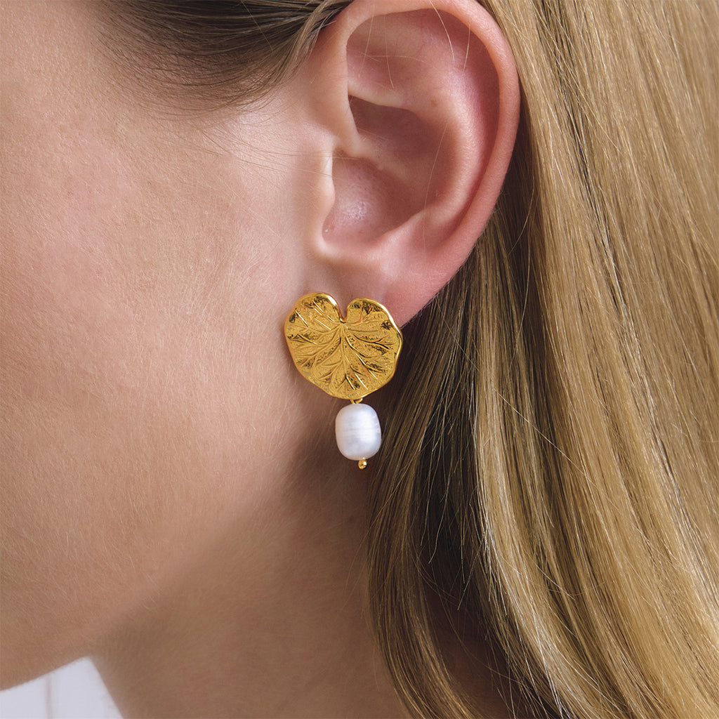 close view of leaf plate freshwater pearl drop earring
