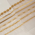 Close-up comparing flat chain and open link structures