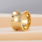 upright view of the polished hourglass-profile band ring