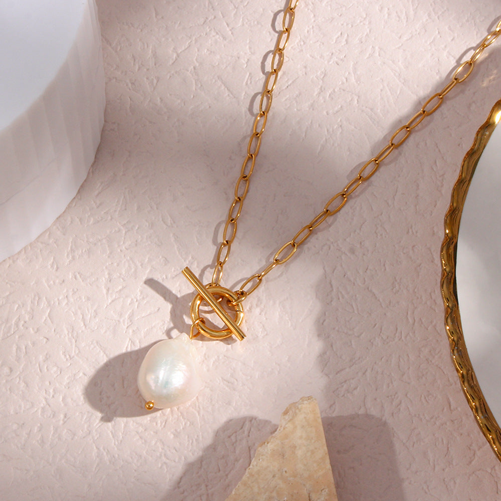 oval-link necklace with front ring-and-bar toggle and white pearl drop