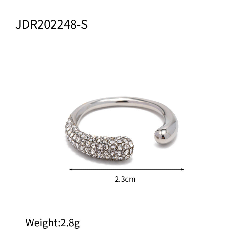 Rounded open ring with one clear-accent end