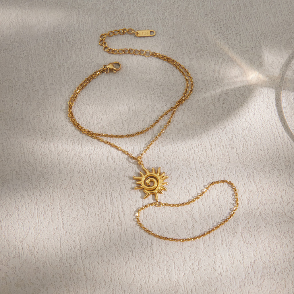 Complete hand chain laid out with finger loop
