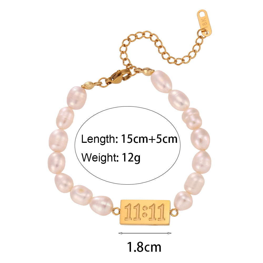Pearl bracelet with 15 plus 5 cm length and 1.8 cm plaque width labels