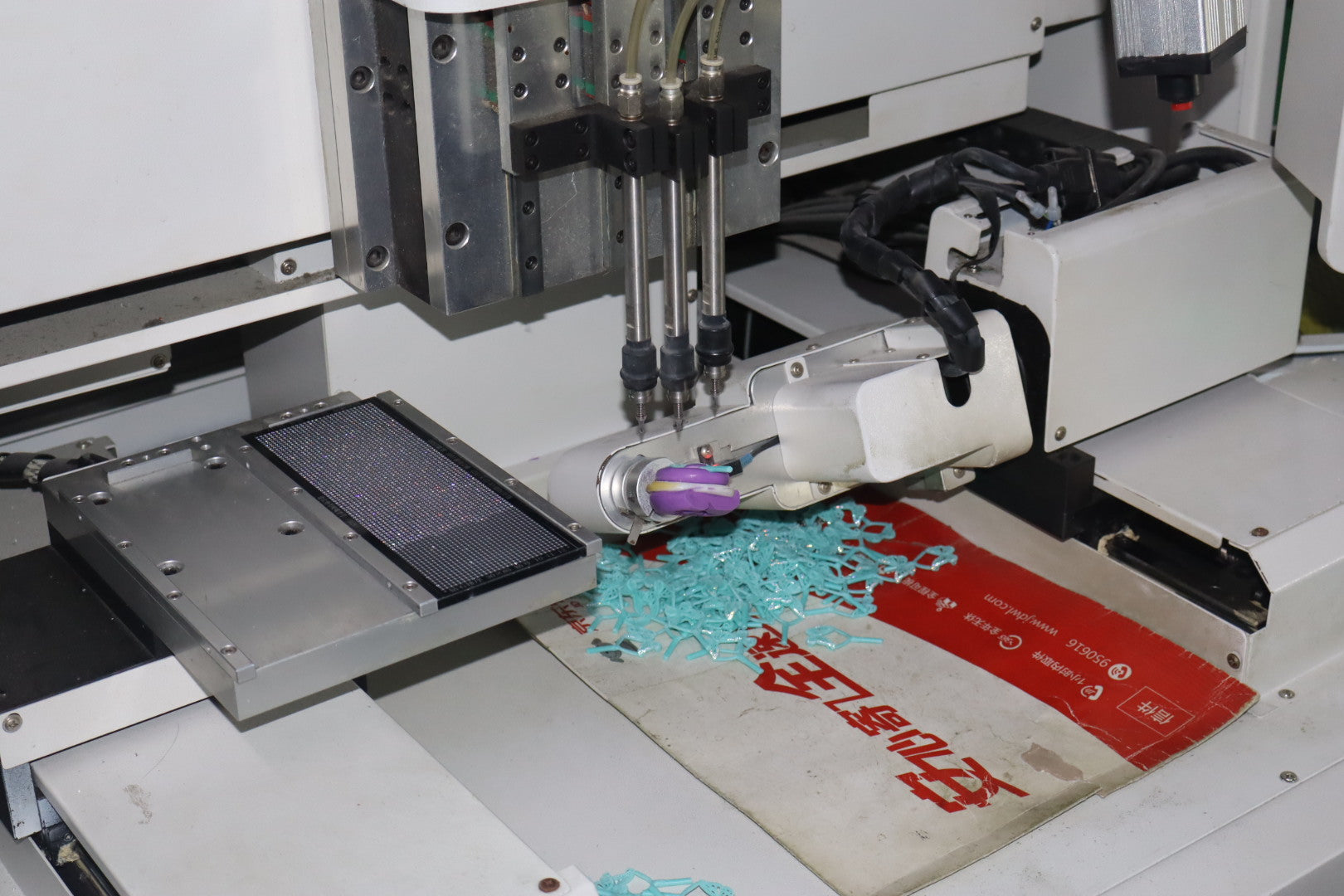 Automatic wax injection for custom jewelry sample development at HonHo factory in Dongguan