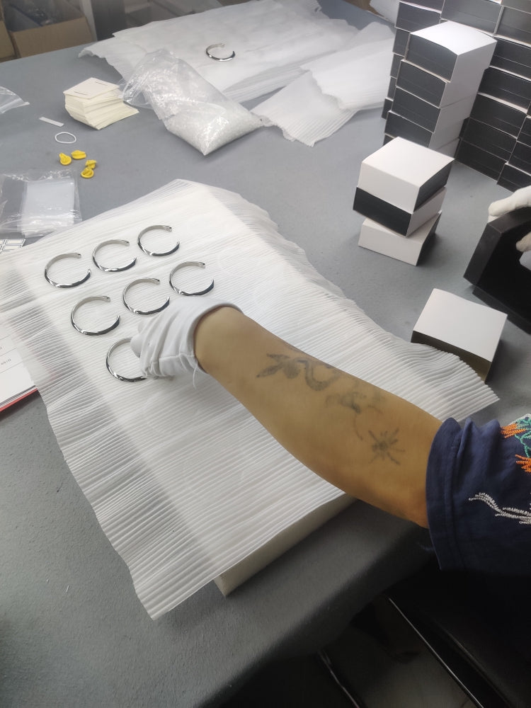 Jewelry inspection and packing workstations
